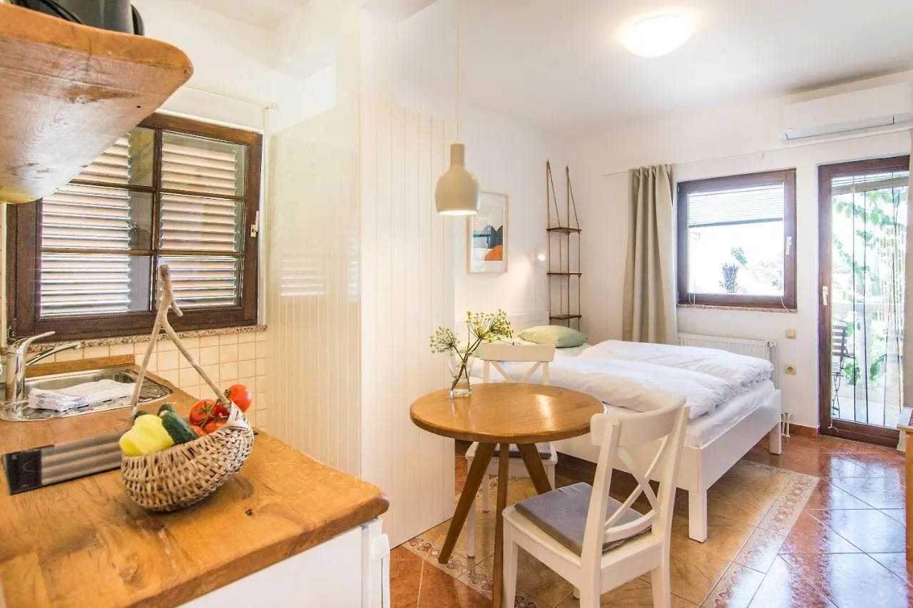 Apartments Makii Biograd Na Moru 0*,
